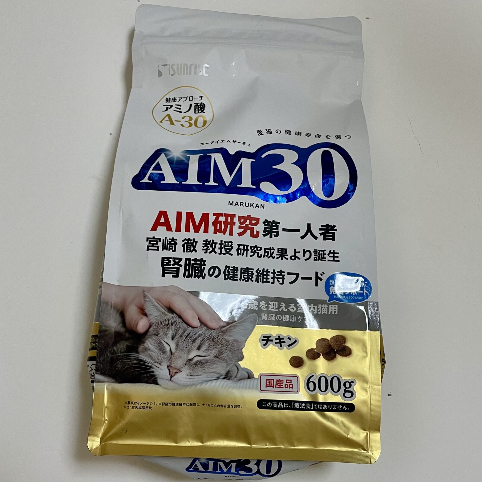 Food is on sale for "The Day Cats Live to 30." 猫健康情報, 猫が30歳まで生きる日 Hidemi Shimura